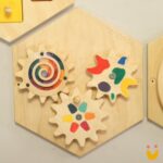 Painel Sensorial Colmeia - Engrenagens